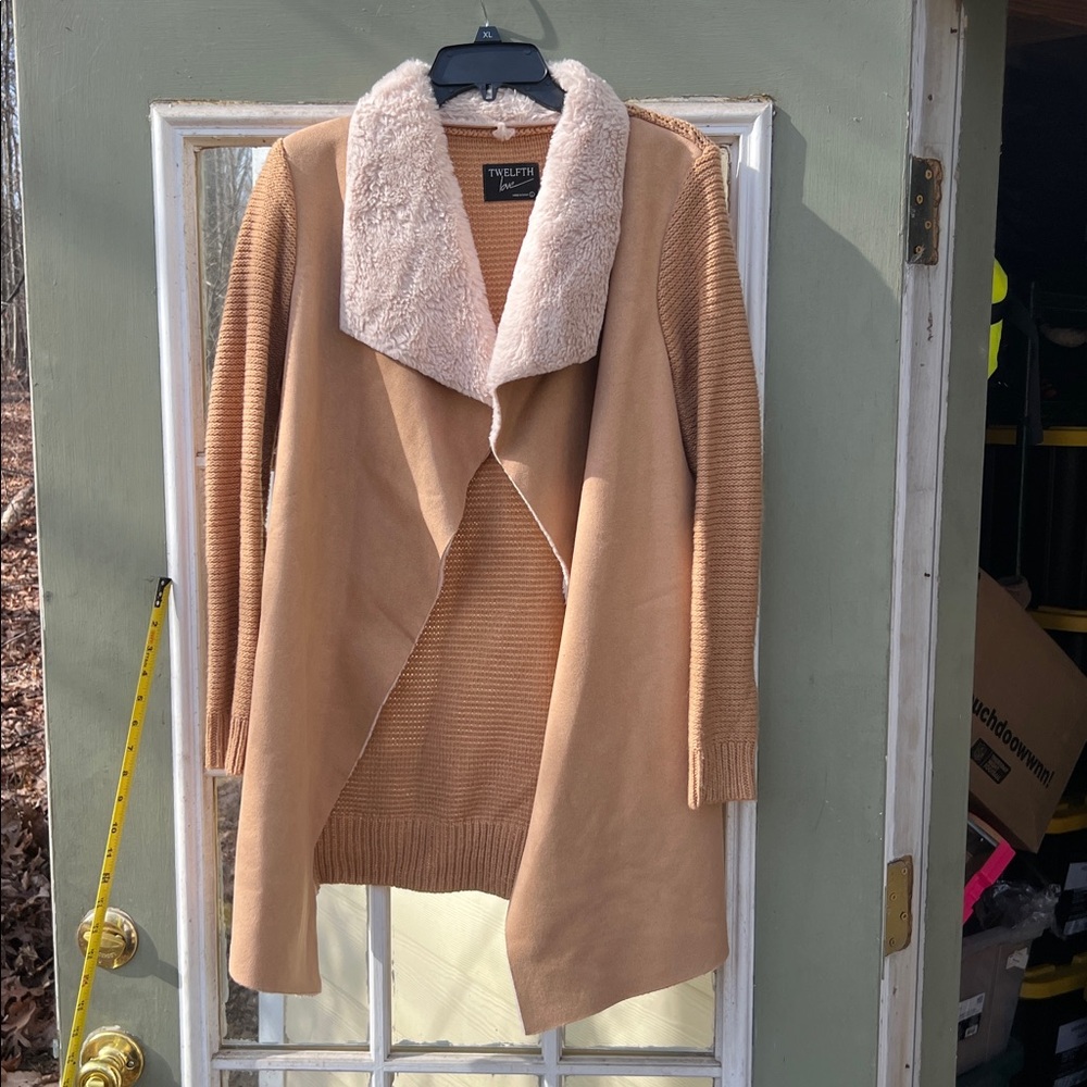 Ladies Size Large "TWELFTH LOVE" Women's Tan Cardigan Cream Collar Pancho GUC